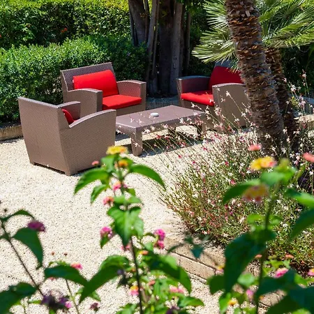 Boutique Ilio Hotell 3*